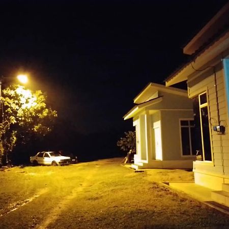 Teratak Sherra Roomstay Macang Bagian luar foto