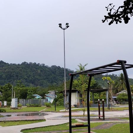 Teratak Sherra Roomstay Macang Bagian luar foto