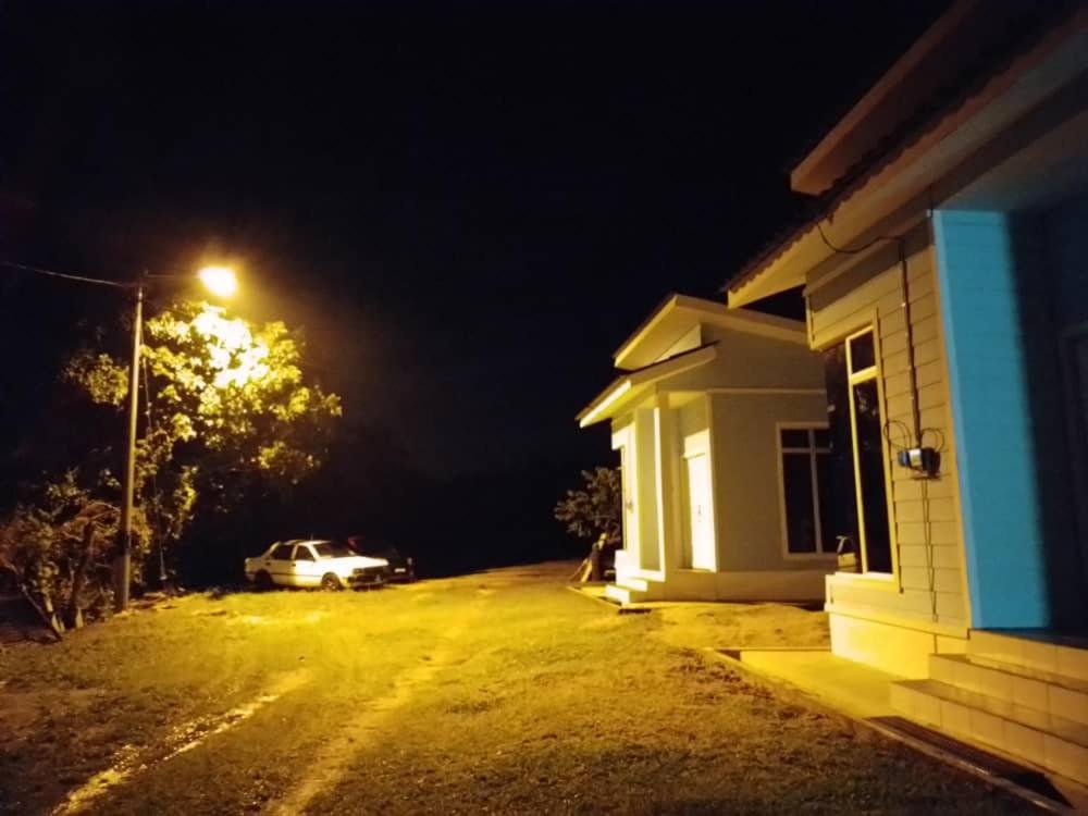 Teratak Sherra Roomstay Macang Bagian luar foto