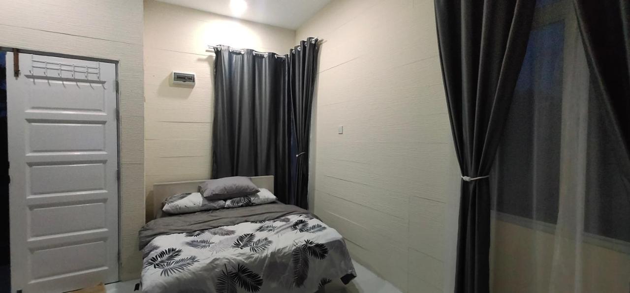 Teratak Sherra Roomstay Macang Bagian luar foto