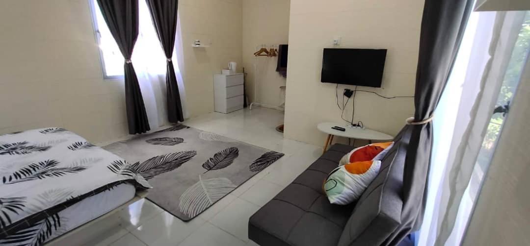 Teratak Sherra Roomstay Macang Bagian luar foto